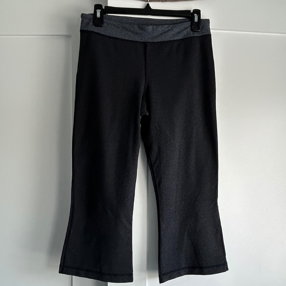 Lululemon Athletica Capri Crop Flare Leggings Women's Size 8